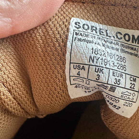 Sorel Out N About boot, size 4, tan like new - Picture 5 of 8